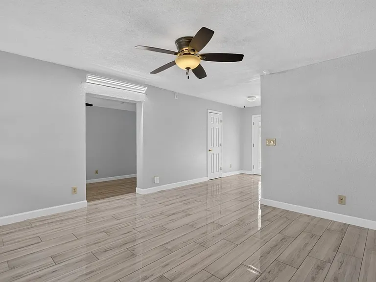 442 Ameca Ave — Photo 6