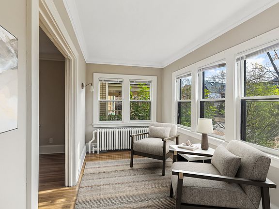 Enjoy the bright sunroom!