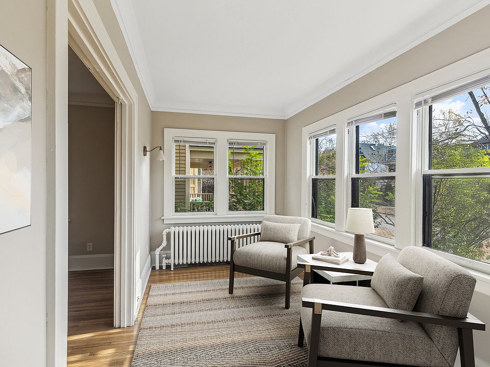 Enjoy the bright sunroom!