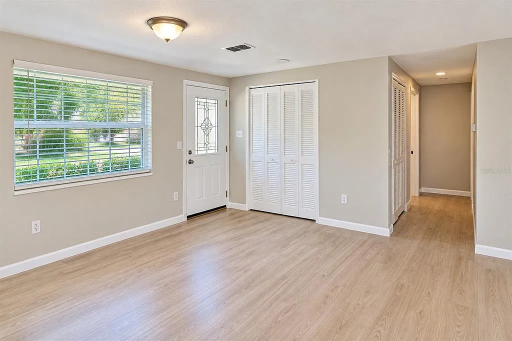 2 bed, 1.5 bath, 1384 sqft, $2,200 — Photo 3