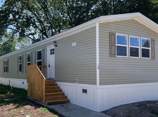 15 Honeysuckle Ln, Belton, MO 64012