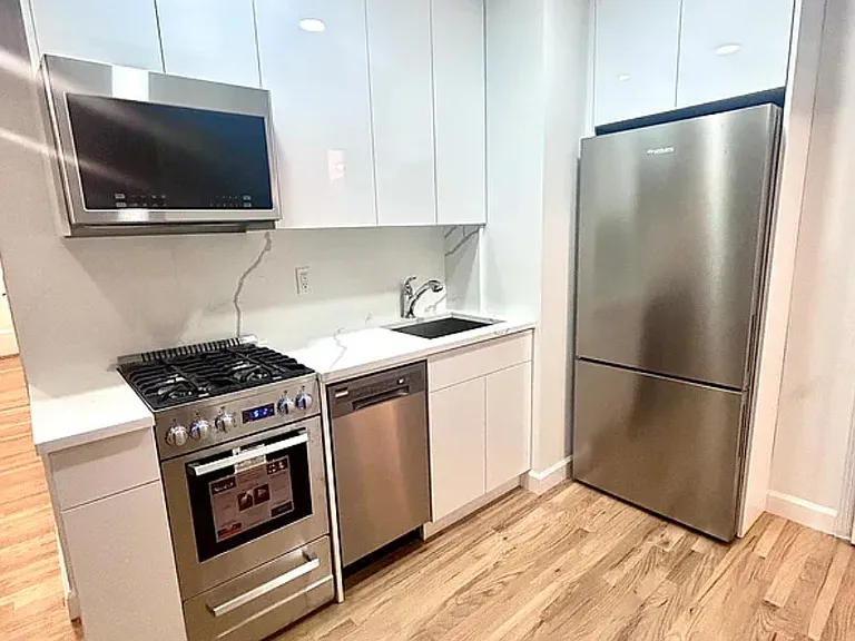 141 E 26th St #2E — Photo 1