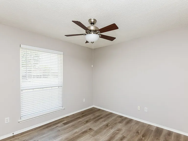 415 Marybeth Dr — Photo 12
