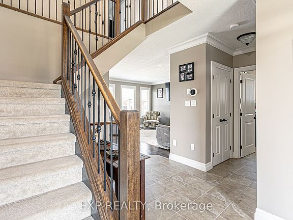 4th image of 8 Oliver Cres