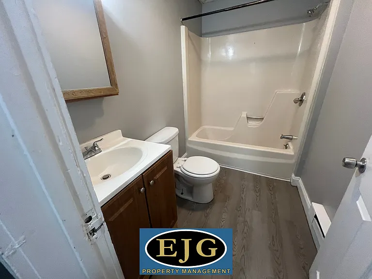 211 Pine St #1 — Photo 12