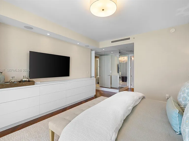 50 S Pointe Dr #1502/03 — Photo 24