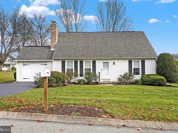 15 Deerfield Ln, York, PA 17403