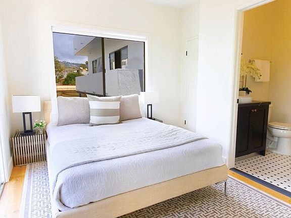 4th image of 135 N Doheny Dr APT 103