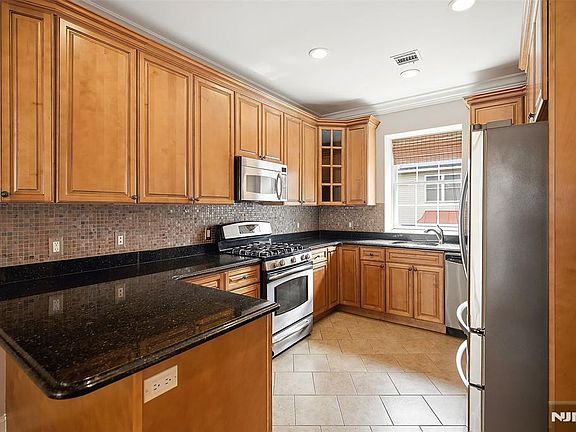5th image of 4 Jeanine Ln #37