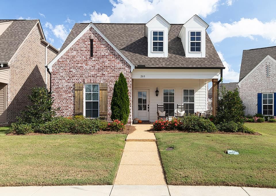 1st image of 205 Thistle Ln
