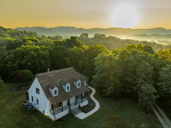 128 Leath Ln, Bethpage, TN 37022