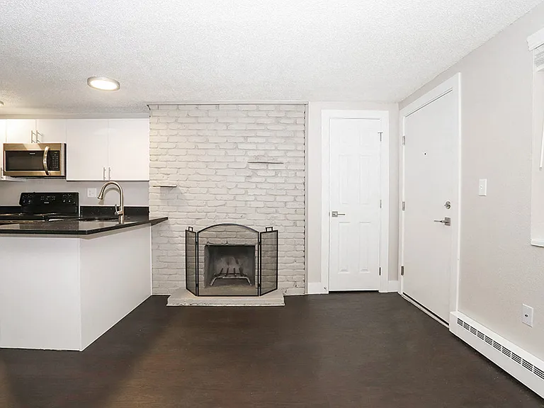 137 S Penn — Photo 30