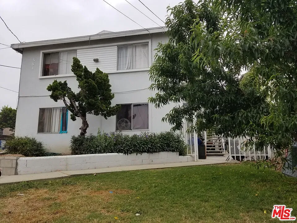 2 bed, 1.0 bath, 825 sqft, $2,395 — Photo 1