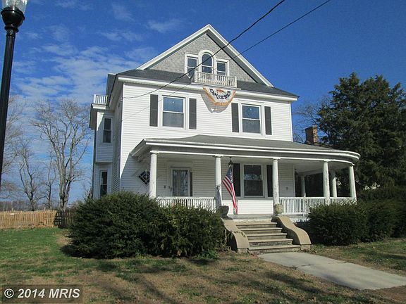3rd image of 12 Railroad Ave