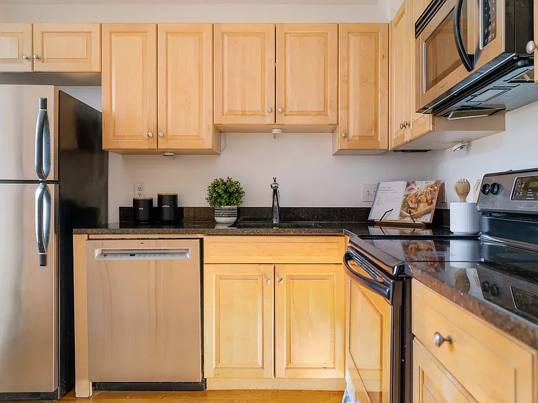 345 Harvard St #1D — Photo 8