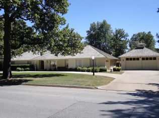 1122 W Cypress St, Rogers, AR 72756