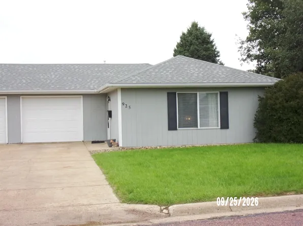 925 18th St, Hawarden, IA 51023