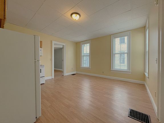 Kitchen/ Living Room