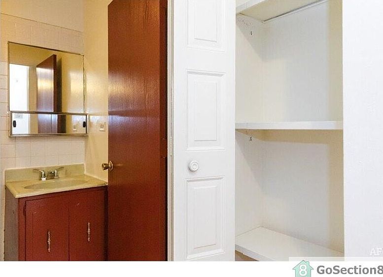 1st image of 1218 Kings Cir #17
