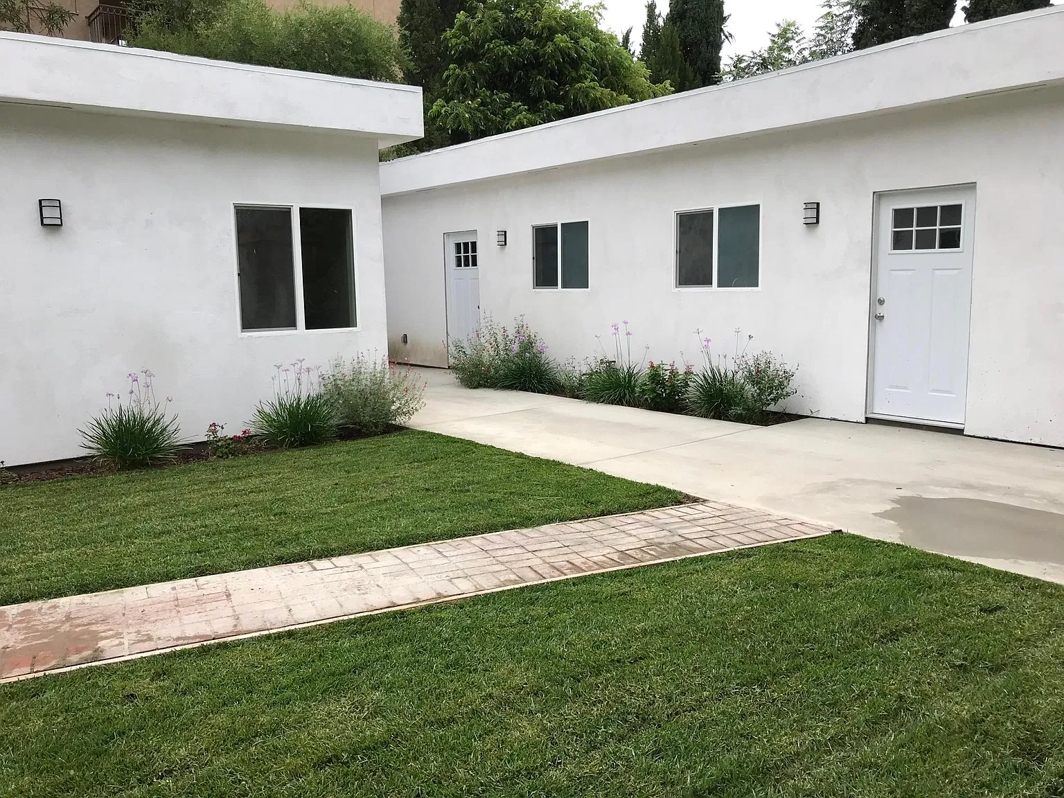 3 bed, 1176 sqft, $3,195 — Photo 1