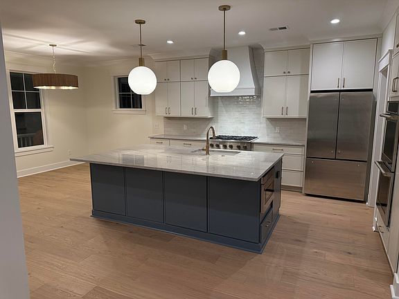 5th image of 127 Rose Ln