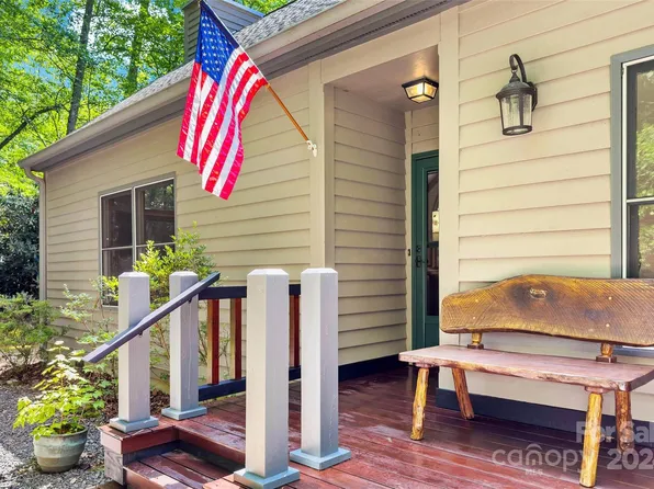 203 Saint Andrews Pl, Montreat, NC 28757