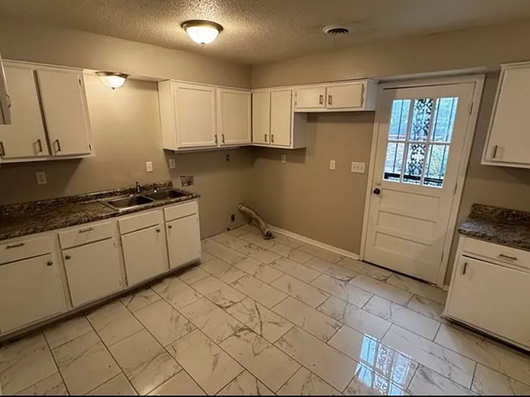 4264 Double Tree Rd — Photo 3