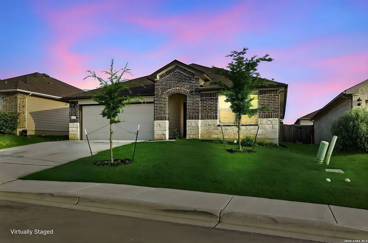 4 bed, 3.0 bath, 2042 sqft, $1,900 — Photo 1