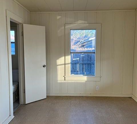 4th image of 2361 Olive Ave