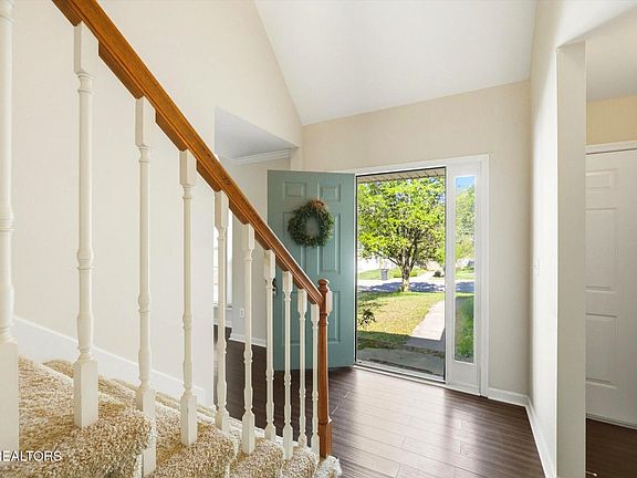 3rd image of 2412 Maple Crest Ln