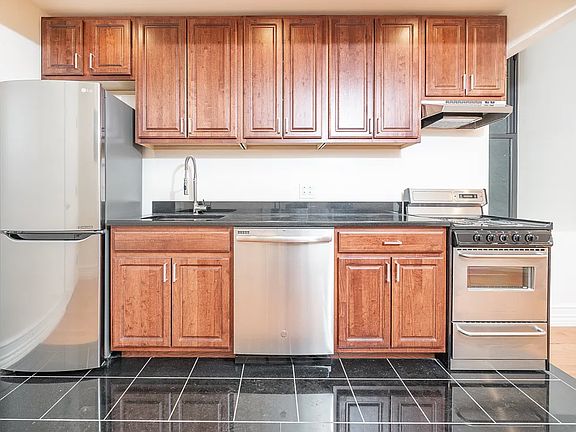 5th image of 65 W 106th St #B