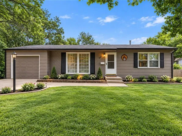 8427 James A Reed Rd, Raytown, MO 64138