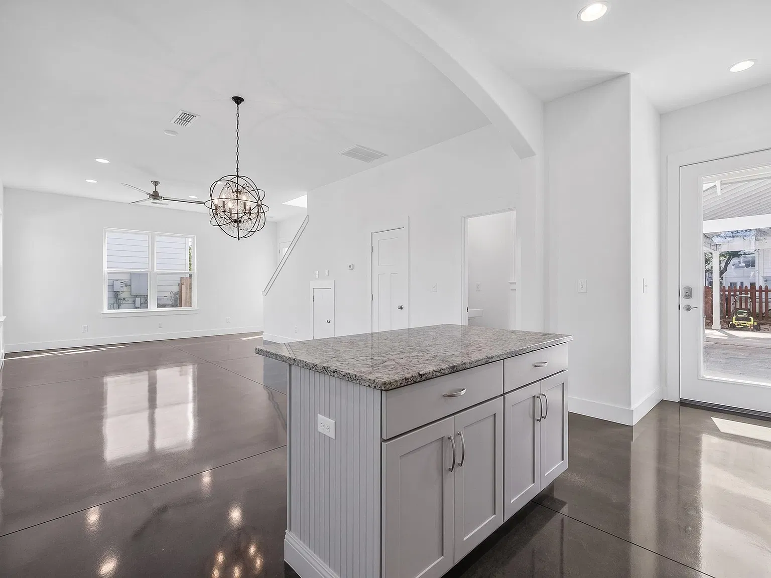 3 bed, 2.5 bath, 1650 sqft, $2,995 — Photo 2