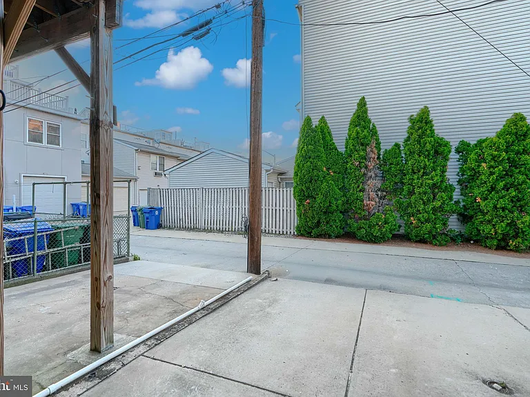 1620 E Clement St — Photo 15