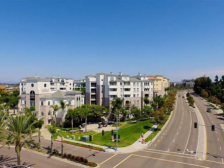 La Jolla Crossroads Apartments — Photo 5