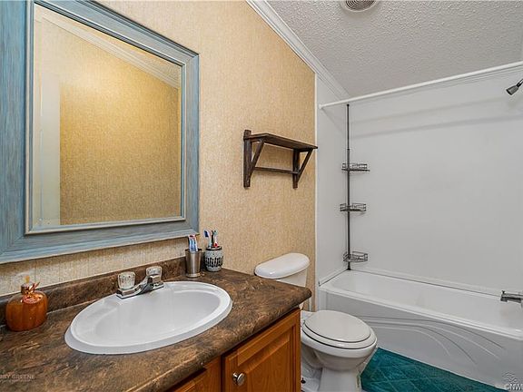 5th image of 2109 Twin Lake Dr