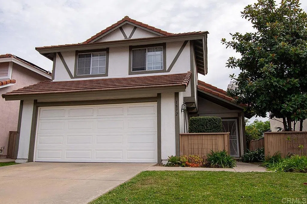 3 bed, 2.5 bath, 1631 sqft, $4,100 — Photo 1