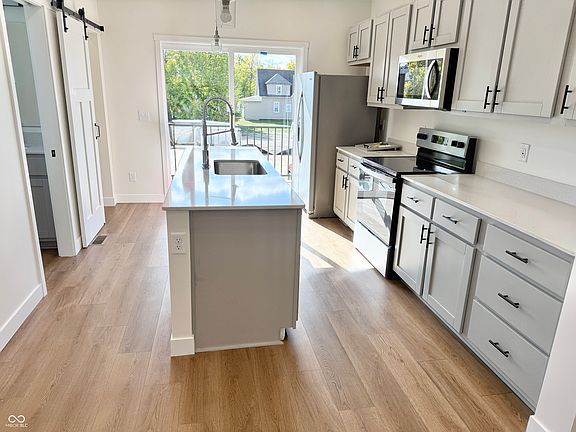 5th image of 2607 E New York St