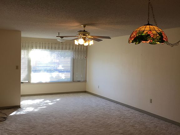 4th image of 9 Hospital Dr APT 118
