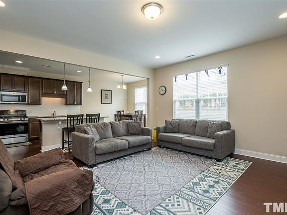 2nd image of 327 Acorn Hollow Pl