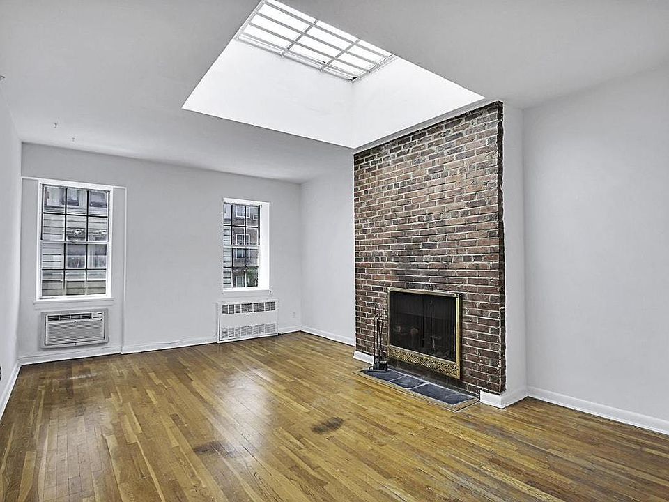 1st image of 212 E 18th St #3