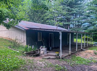 136 Log Ln, Jacksboro, TN 37757