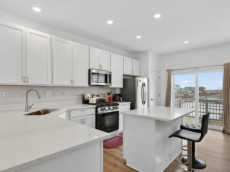 25631 W Wakefield Dr — Photo 5
