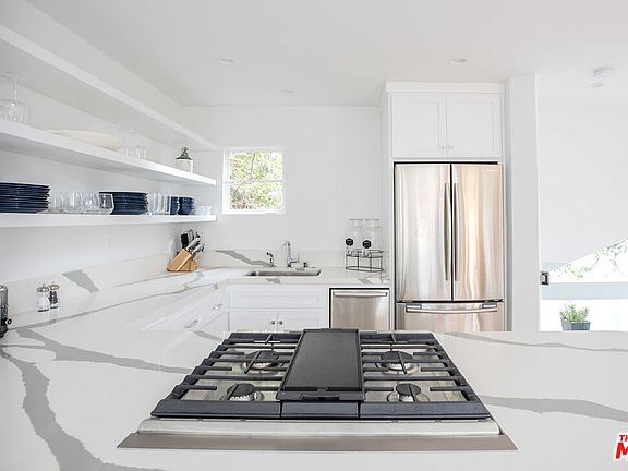 2nd image of 29233 Heathercliff Rd APT 3