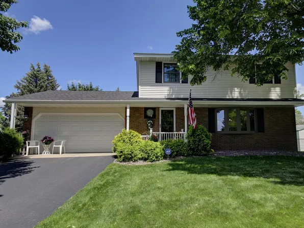 2365 Maple Ln E, Maplewood, MN 55109