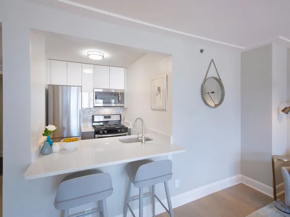 150 East 34th Street image 2 of 30