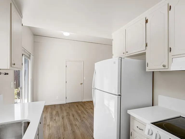 406 Scripps Dr — Photo 11