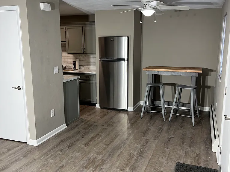 107 S Walnut St — Photo 10