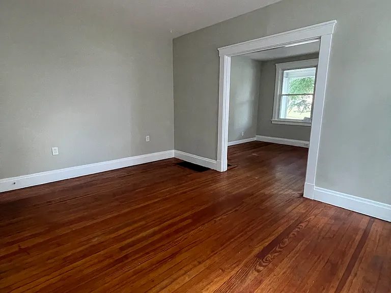 813 Terry St — Photo 7