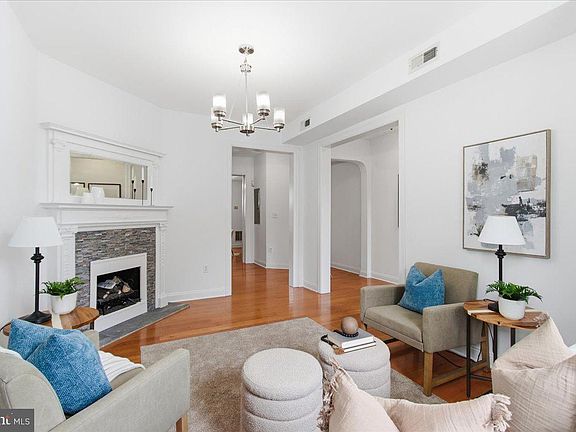 3rd image of 131 R St NE #A